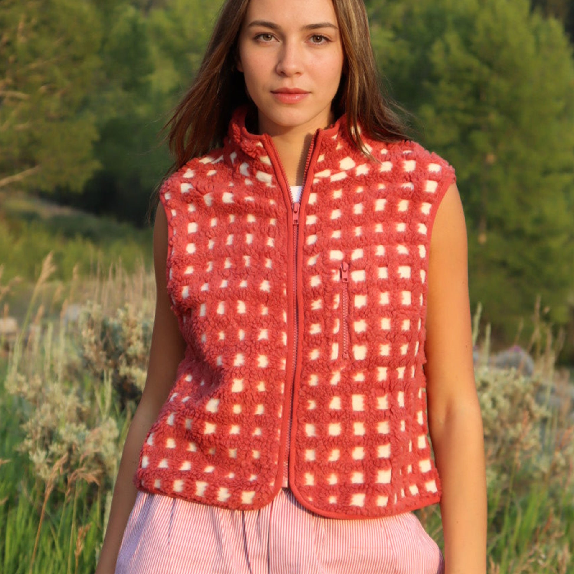 Womens Checkered Sherpa Vest Sleeveless Winter Fleece Jacket High Neck Zip Up Plaid Gilet with Chest Pocket