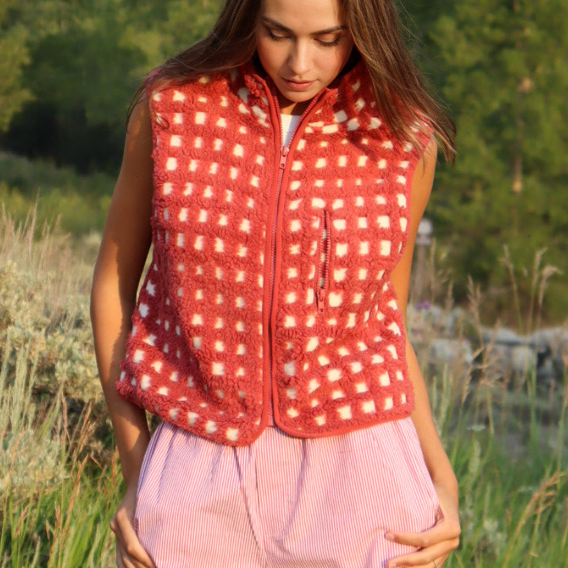 Womens Checkered Sherpa Vest Sleeveless Winter Fleece Jacket High Neck Zip Up Plaid Gilet with Chest Pocket
